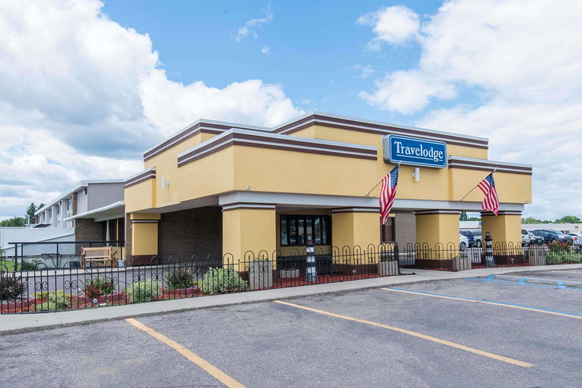 Travelodge By Wyndham Grand Forks Exterior photo